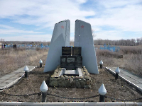 Братская могила летчикам, погибшим в 1943 г. и списком воинов-односельчан, погибших на фронтах Великой Отечественной войны 1941-1945 гг.