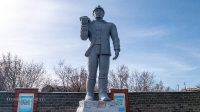 Памятник шахтеру п. Домбаровский. Август 2022 года