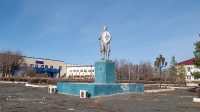Памятник В.И. Ленину п. Домбаровский. Апрель 2022 года