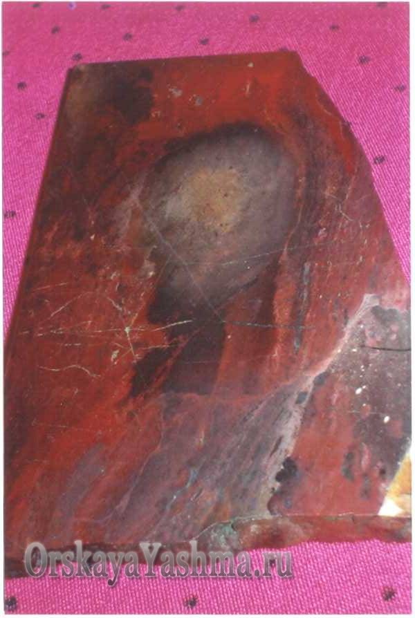 Рис. 35 Портретная яшма «Таинственный профиль» 2:1