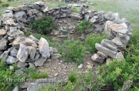 Каменные сооружения близ Адамовки