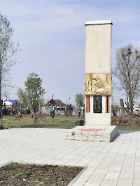 Стела воинам-односельчанам, погибшим на фронтах Великой Отечественной войны 1941–1945 гг. с. Ударник