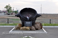 Памятник металлургам в посёлке Светлый