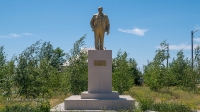 Памятник В.И. Ленину в п. Новоорск