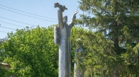 Памятник «Салютующий воин и скорбящая мать» в честь 30-летия Победы в Великой Отечественной войне 1941–1945 гг. с. Хмелевка