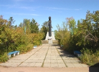 Памятник космонавту, дважды Герою Советского Союза В.М. Комарову, на месте гибели в 1967 г.