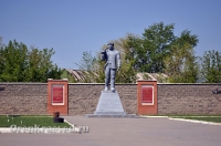 Памятник шахтеру п. Домбаровский. Май 2012 года
