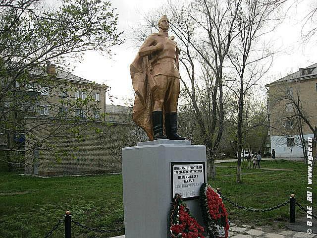 Памятник «Воину-строителю» г. Гай