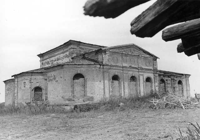 Воскресенская церковь в пос. Красногорский. Фото 1986 года