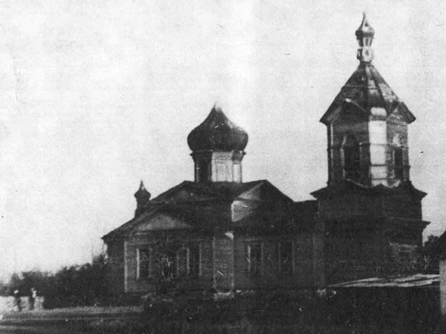 Покровская церковь в пос. Покровский Кваркенского района. Фото 1991 года