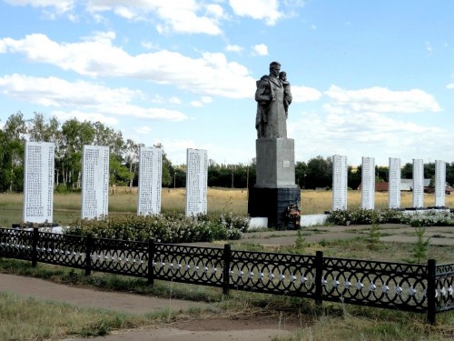 Памятник погибшим войнам в Великой Отечественной войне (1941-1945 г.г.) в селе Преображенке