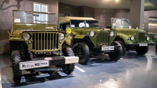 В коллекции ретроавтомобилей есть даже американский Willys MB 1944 года, поставлявшийся в СССР по ленд-лизу во время войны