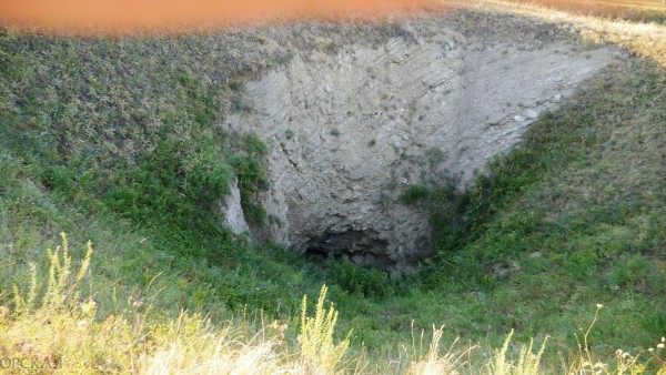 По иронии судьбы пещеру мы нашли в самой последней обследуемой воронке в урочище Разинские Ямы