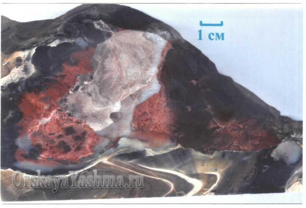 Рис. 41 Пейзажная яшма «Фантастический горный пейзаж»