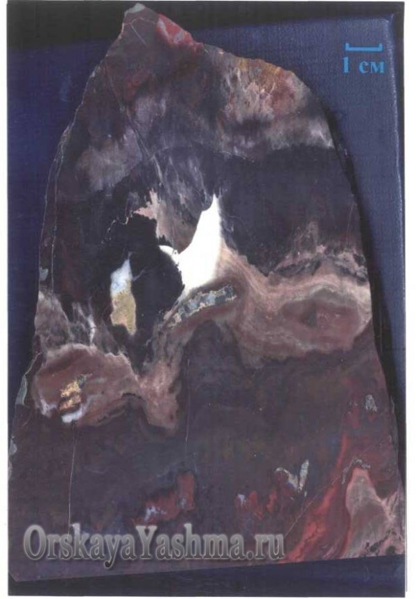 Рис. 55 Пейзажная яшма «Фантомы подземелья»