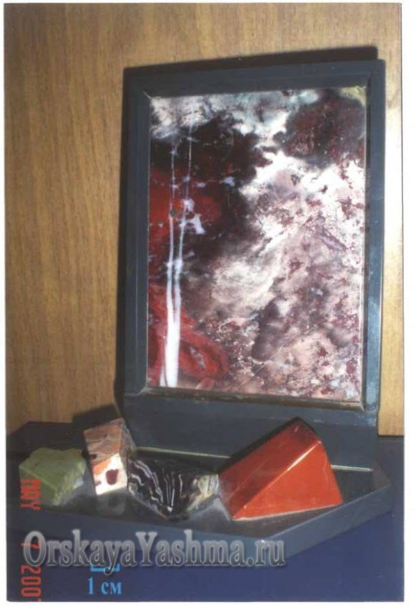 Рис. 56 Пейзажная яшма «Берёзка»