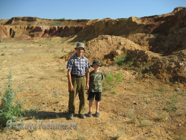 Рис. 6 «Искатели приключений» в яшмовом карьере горы Полковник.