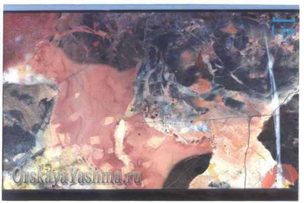 Рис. 44 Пейзажная яшма «Фантазия»