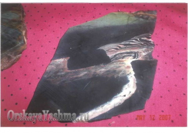 Рис. 45 Пейзажная яшма «Поток»; 1:1