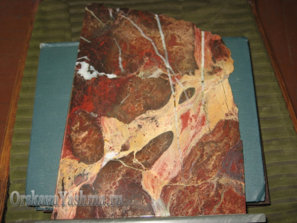 Рис. 28 Портретная яшма. «Огнедышащий дракон» 1:3