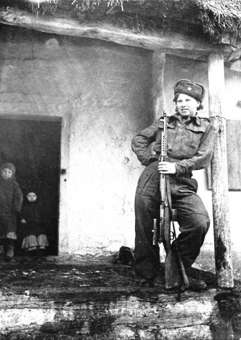 Снайпер 1-го отдельного чехословацкого батальона Валентина Биньевска