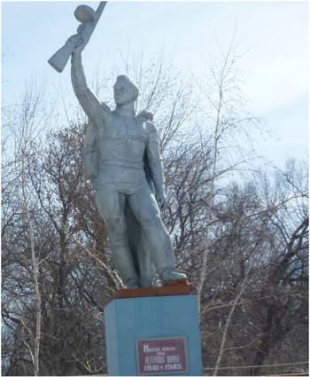 Памятник воинам, погибшим в период Великой Отечественной войны с. Лапаз