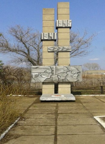 Стела односельчанам, погибшим в годы Великой Отечественной войны с. Мустаево