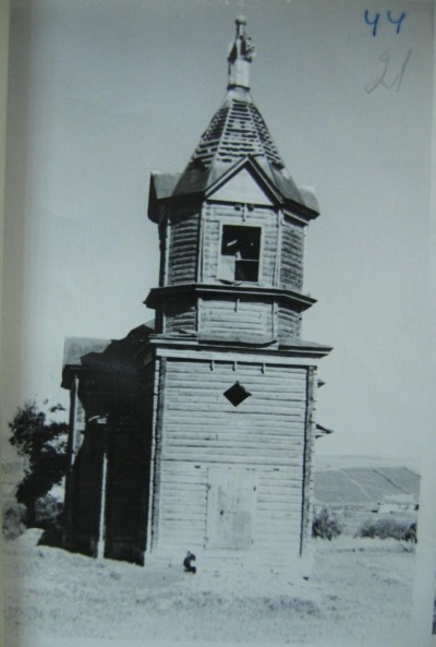 Здание бывшей церкви в селе Барки Шарлыкского района